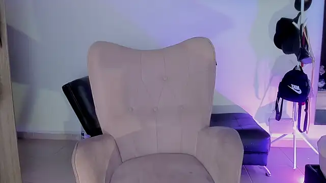 Snapshot of selene_king2 chatting on October 4, 1:09 pm selene king2 online show from October 4, 1:09 pm