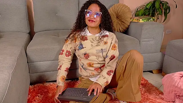 DAHLIA BROWNIE online show from April 23, 12:56 am