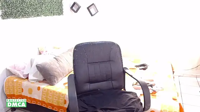 danielapalmer  online show from December 8, 8:15 pm