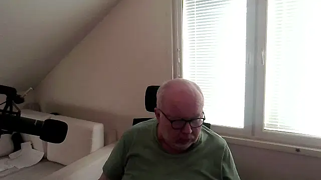 ScrawnyFire online show from March 6, 12:45 pm