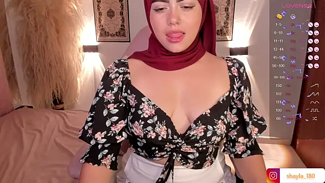 Snapshot of shayla_18 chatting on February 11, 11:01 pm shayla 18 online show from February 11, 11:01 pm