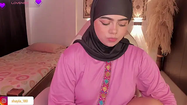 Snapshot of shayla_18 chatting on October 24, 9:22 pm shayla 18 online show from October 24, 9:22 pm