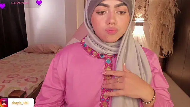 Snapshot of shayla_18 chatting on October 29, 7:26 pm shayla 18 online show from October 29, 7:26 pm