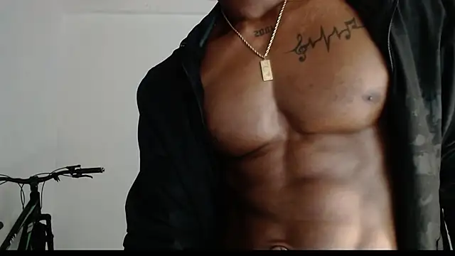 Snapshot of drake_brwon_23 chatting on May 2, 1:43 am drake brwon 23 online show from May 2, 1:43 am