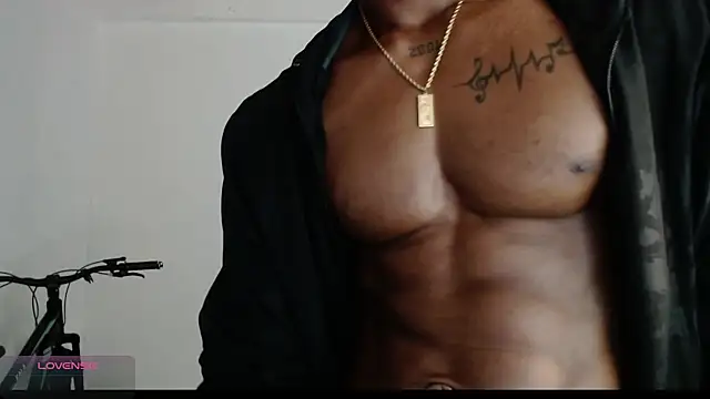 Snapshot of drake_brwon_23 chatting on May 6, 9:03 am drake brwon 23 online show from May 6, 9:03 am