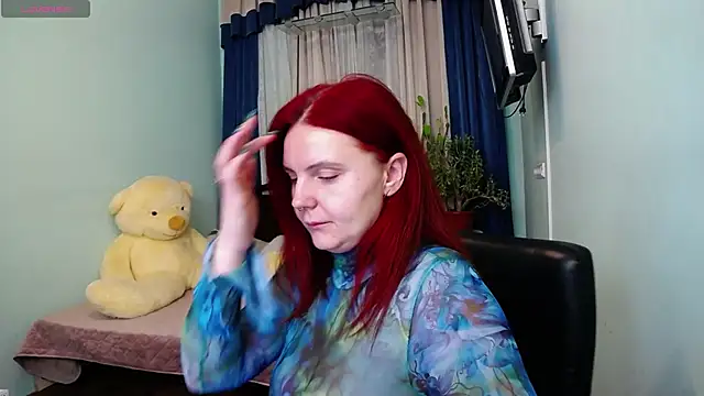 Snapshot of NikaLee chatting on December 15, 6:29 am NikaLee online show from December 15, 6:29 am