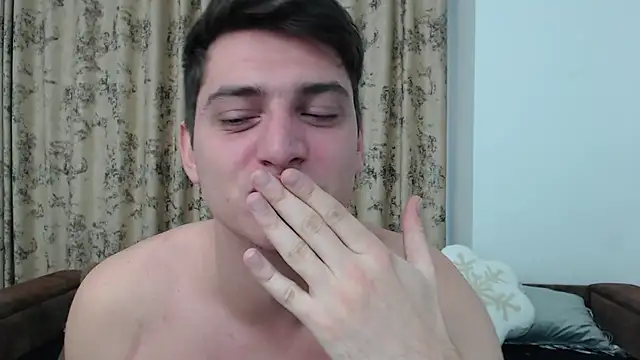 Snapshot of AndyFame chatting on December 14, 7:18 am AndyFame online show from December 14, 7:18 am