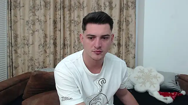 Snapshot of AndyFame chatting on December 19, 9:51 am AndyFame online show from December 19, 9:51 am