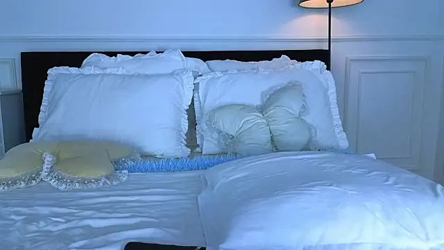 NicoleMarani online show from March 20, 9:25 am