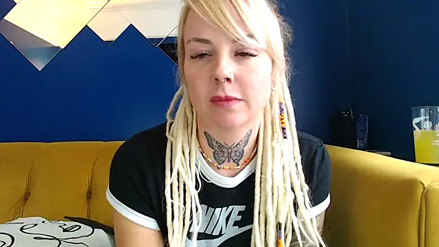 Snapshot of pixiedreadx chatting on November 5, 12:49 pm pixiedreadx online show from November 5, 12:49 pm