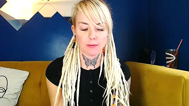 Snapshot of pixiedreadx chatting on November 7, 1:33 pm pixiedreadx online show from November 7, 1:33 pm
