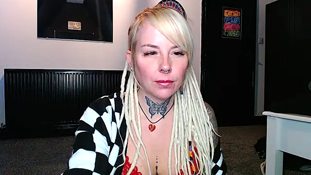 Snapshot of pixiedreadx chatting on November 22, 1:43 pm pixiedreadx online show from November 22, 1:43 pm