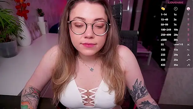 RemyCute online show from May 7, 1:38 pm