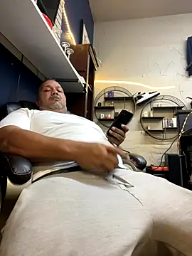 bigzae82 online show from October 1, 7:25 am