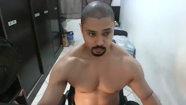 Snapshot of Brian_Aries chatting on June 6, 3:33 am Brian Aries online show from June 6, 3:33 am