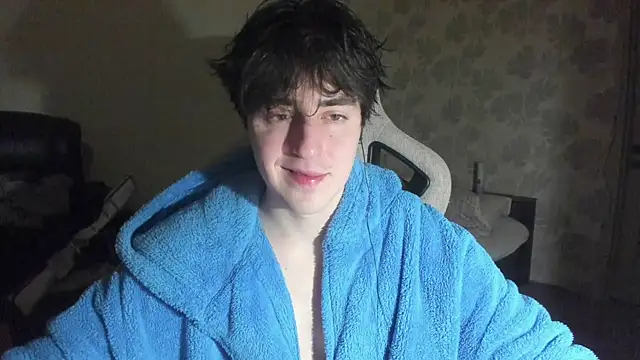 Snapshot of Knuckles17 chatting on April 25, 6:05 pm Knuckles17 online show from April 25, 6:05 pm