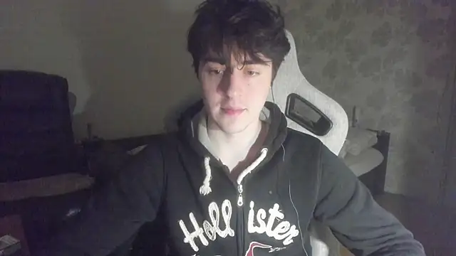 Snapshot of Knuckles17 chatting on April 30, 12:17 am Knuckles17 online show from April 30, 12:17 am