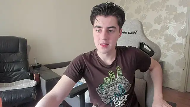 Snapshot of Knuckles17 chatting on May 10, 11:04 am Knuckles17 online show from May 10, 11:04 am