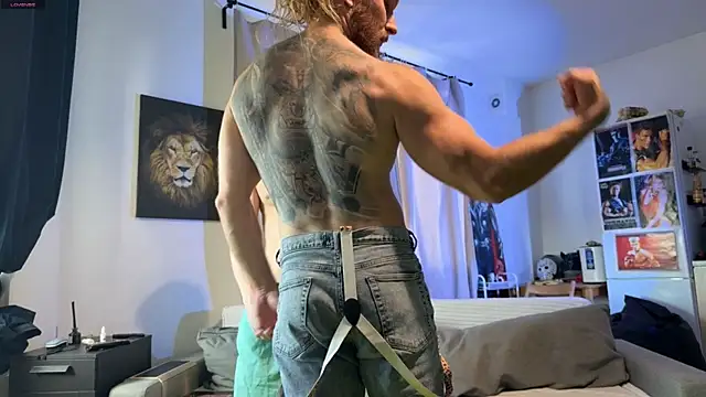 Snapshot of rusbigpaul chatting on April 22, 6:27 am rusbigpaul online show from April 22, 6:27 am