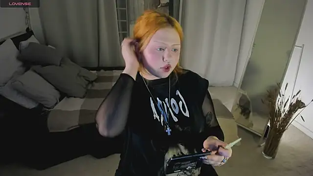 Snapshot of bitchofsun_ chatting on October 16, 4:52 pm bitchofsun online show from October 16, 4:52 pm