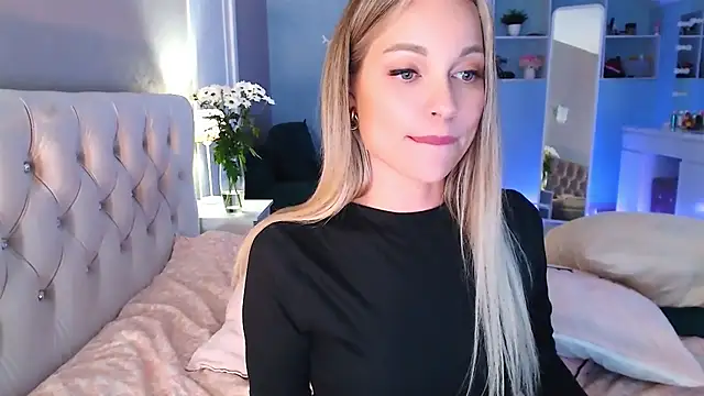 Snapshot of MissSiona chatting on February 25, 8:58 am MissSiona online show from February 25, 8:58 am