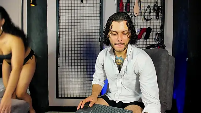 Twisted Fantasy online show from March 21, 3:12 am