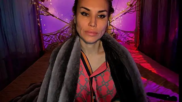 Radmila Queen  online show from November 27, 10:39 am