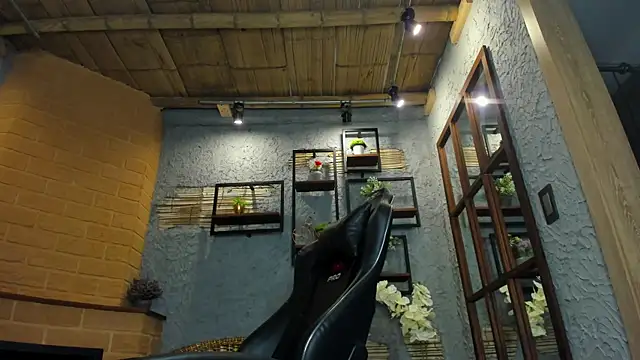 Snapshot of alexgiraldo_ chatting on January 12, 6:05 pm alexgiraldo online show from January 12, 6:05 pm