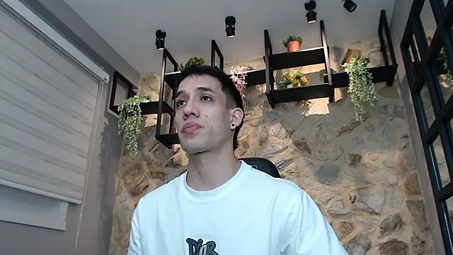 Snapshot of alexgiraldo_ chatting on January 17, 11:17 am alexgiraldo online show from January 17, 11:17 am