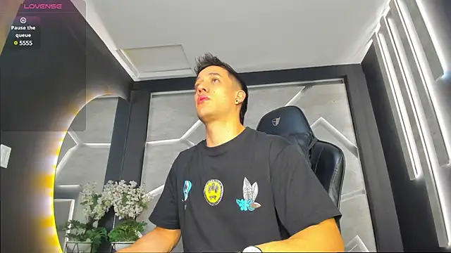 Snapshot of alexgiraldo_ chatting on January 30, 11:22 am alexgiraldo online show from January 30, 11:22 am