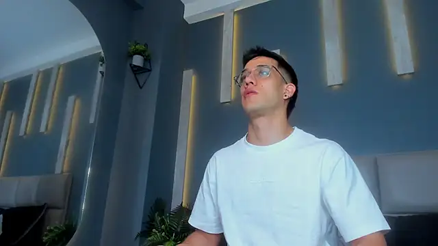 Snapshot of alexgiraldo_ chatting on February 5, 11:23 am alexgiraldo online show from February 5, 11:23 am