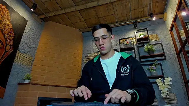 Snapshot of alexgiraldo_ chatting on February 21, 11:22 am alexgiraldo online show from February 21, 11:22 am