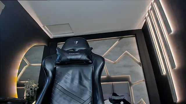 Snapshot of alexgiraldo_ chatting on February 24, 8:36 pm alexgiraldo online show from February 24, 8:36 pm