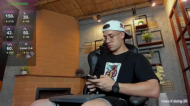 Snapshot of alexgiraldo_ chatting on February 27, 11:04 pm alexgiraldo online show from February 27, 11:04 pm