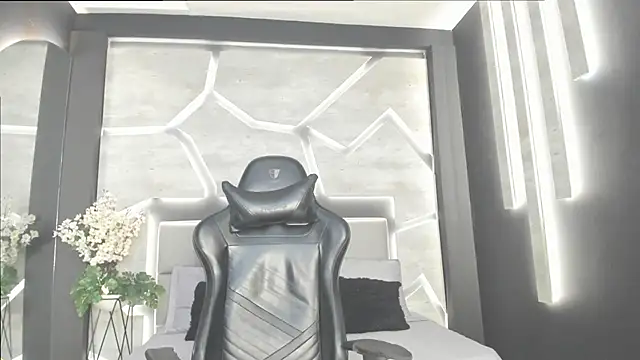 Snapshot of alexgiraldo_ chatting on March 1, 11:28 am alexgiraldo online show from March 1, 11:28 am