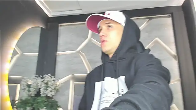 Snapshot of alexgiraldo_ chatting on March 2, 11:18 am alexgiraldo online show from March 2, 11:18 am