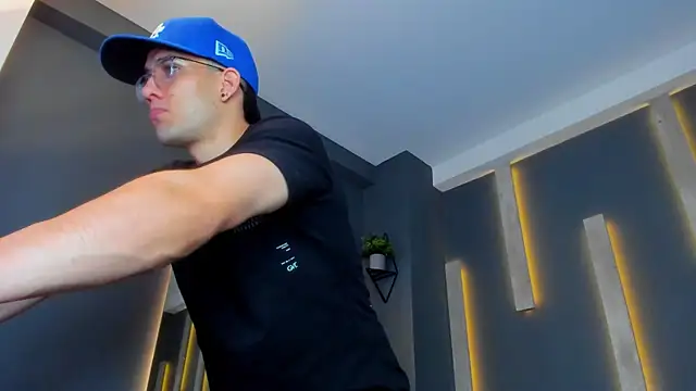 Snapshot of alexgiraldo_ chatting on March 3, 11:22 am alexgiraldo online show from March 3, 11:22 am