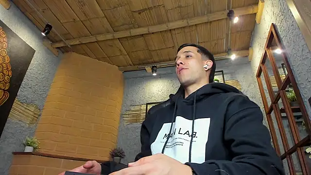 Snapshot of alexgiraldo_ chatting on March 7, 2:56 pm alexgiraldo online show from March 7, 2:56 pm