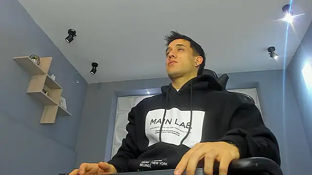 Snapshot of alexgiraldo_ chatting on March 12, 11:20 am alexgiraldo online show from March 12, 11:20 am