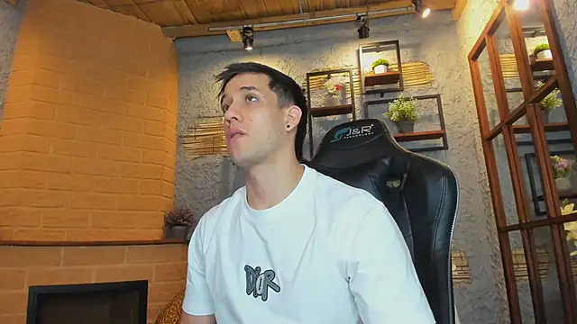 Snapshot of alexgiraldo_ chatting on March 14, 11:56 am alexgiraldo online show from March 14, 11:56 am