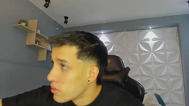 Snapshot of alexgiraldo_ chatting on March 16, 11:16 am alexgiraldo online show from March 16, 11:16 am