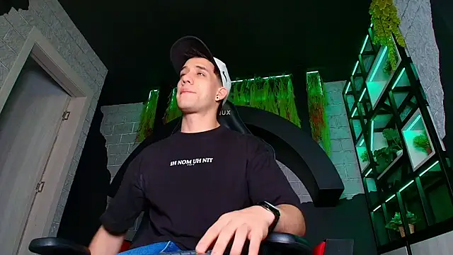 Snapshot of alexgiraldo_ chatting on March 20, 11:27 am alexgiraldo online show from March 20, 11:27 am