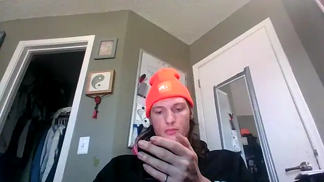 Snapshot of Edgeof26 chatting on February 7, 5:49 pm Edgeof26 online show from February 7, 5:49 pm