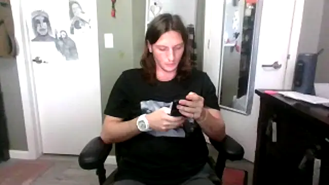 Snapshot of Edgeof26 chatting on February 14, 8:05 pm Edgeof26 online show from February 14, 8:05 pm