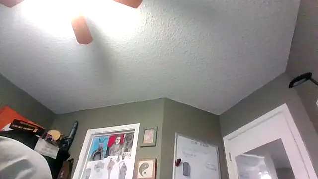 Snapshot of Edgeof26 chatting on February 18, 11:11 pm Edgeof26 online show from February 18, 11:11 pm