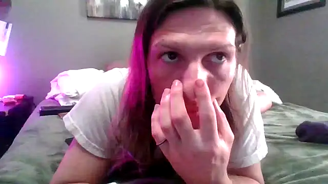 Snapshot of Edgeof26 chatting on February 21, 11:17 pm Edgeof26 online show from February 21, 11:17 pm