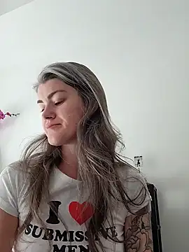Snapshot of Lilmissvyx chatting on May 8, 2:33 pm Lilmissvyx online show from May 8, 2:33 pm