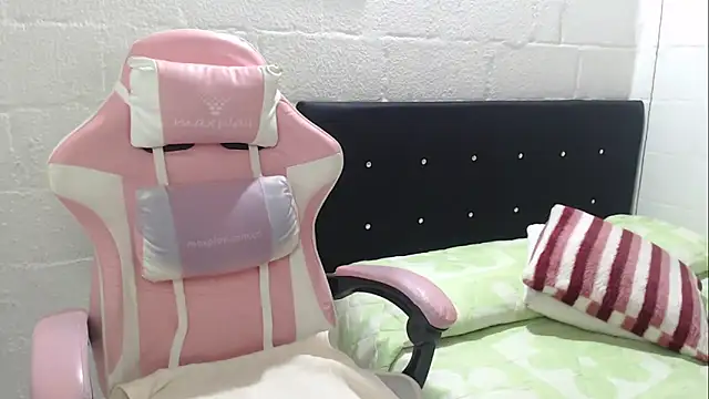 jade04 roberts online show from February 5, 10:20 am