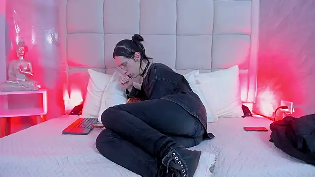 Hecatee 77 online show from December 2, 7:53 pm