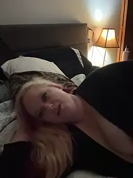 Cumslutsnowbunnie69 online show from October 14, 4:02 am